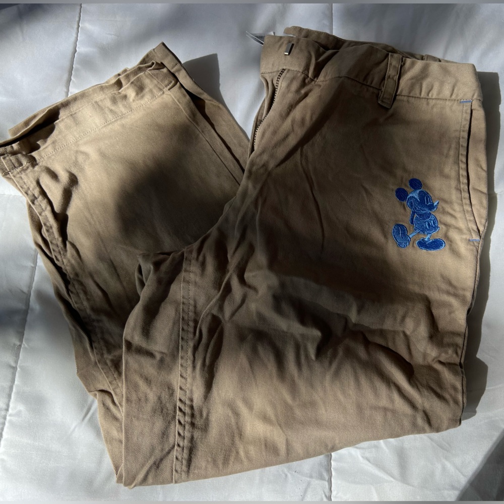 Disney Women’s Khaki Cotton Chino Cropped pants with Mickey Mouse
